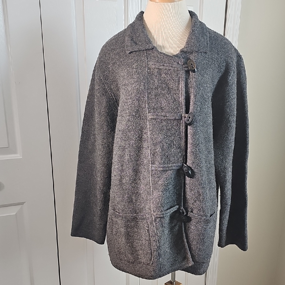 Gray Button-Up Cardigan/coat‎ 100% Wool. Size Large Black Buttons Pockets.